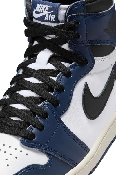 Кроссовки Nike AIR JORDAN 1 RETRO HIGH OG темно-сине-бело-черные DZ5485-401