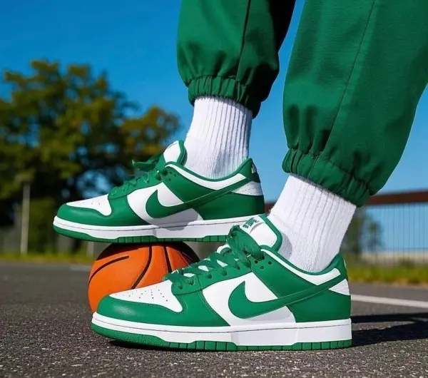 Кроссовки Nike DUNK LOW RETRO зелено-белые HF5441-101
