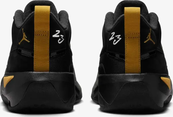Кроссовки Nike JORDAN MAX AURA 7 черно-золотые HQ2091-007