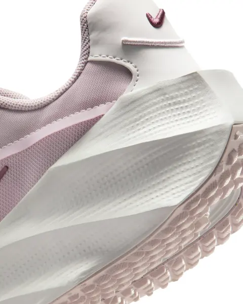 Кросівки жіночі Nike AURA EDGE бузково-білі HQ7025-001