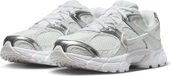 Кроссовки женские Nike V5 RNR бело-серебряные HQ7901-112