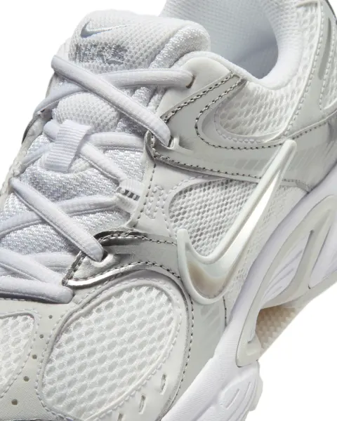 Кроссовки женские Nike V5 RNR бело-серебряные HQ7901-112