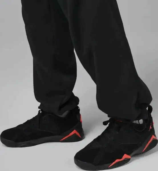 Спортивні штани Nike JORDAN BROOKLYN VARSITY OPEN-HEM чорні IO9825-010