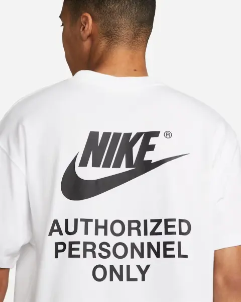 Футболка Nike SPORTSWEAR AUTHORIZED PERSONNEL біла DM6427-100