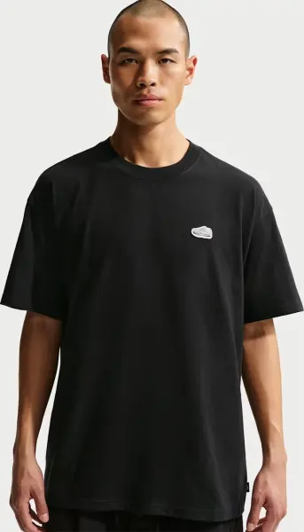 Футболка Nike SPORTSWEAR VOMERO PATCH чорна IH1149-010
