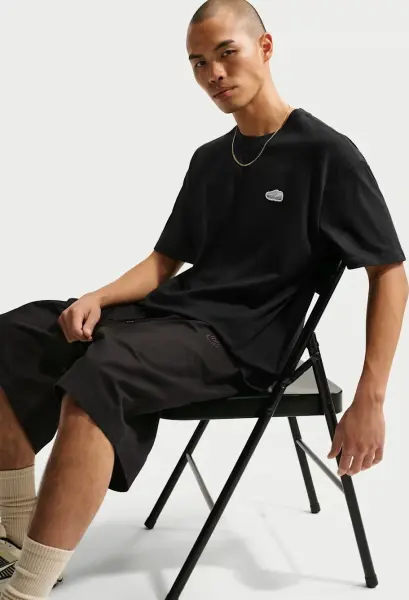 Футболка Nike SPORTSWEAR VOMERO PATCH чорна IH1149-010