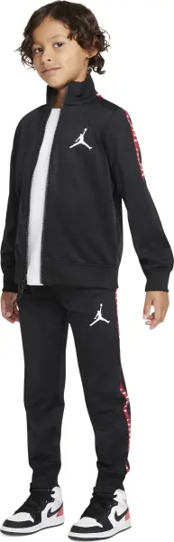 Спортивний костюм дитячий Nike AIR JORDAN TRICOT SET чорно-червоний 85A449-023