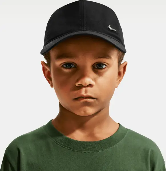 Кепка детская Nike DRI-FIT METAL SWOOSH CLUB черная 8A3132-023