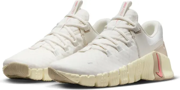 Кроссовки для тренировок женские Nike FREE METCON 5 кремово-бежевые DV3950-100