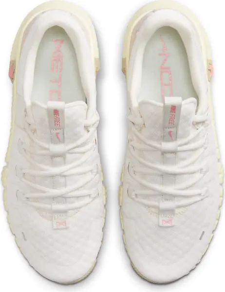 Кроссовки для тренировок женские Nike FREE METCON 5 кремово-бежевые DV3950-100