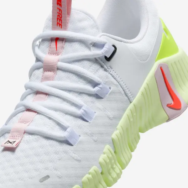 Кроссовки для тренировок женские Nike FREE METCON 5 бело-салатово-светло-розовые DV3950-104