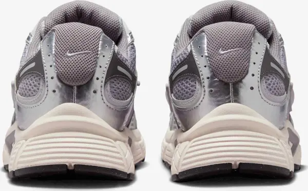 Кроссовки Nike V5 RNR серо-серебряные HJ5228-003