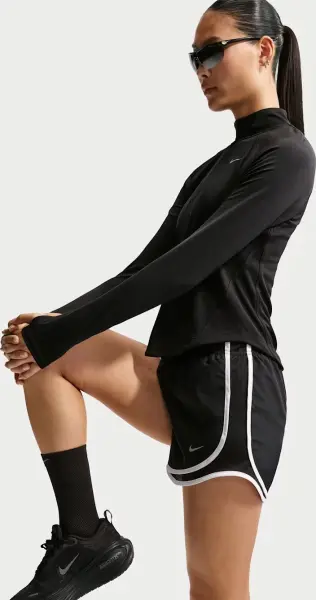 Шорти для бігу жіночі Nike TEMPO DRI-FIT MID-RISE BRIEF-LINED чорно-білі HM6096-010