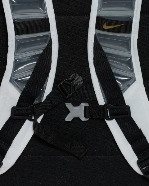 Рюкзак Nike VARSITY ELITE 32L бело-золотой HM9965-100