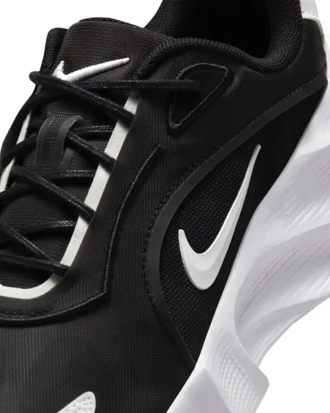 Кросівки жіночі Nike AURA EDGE чорно-білі HQ7025-002