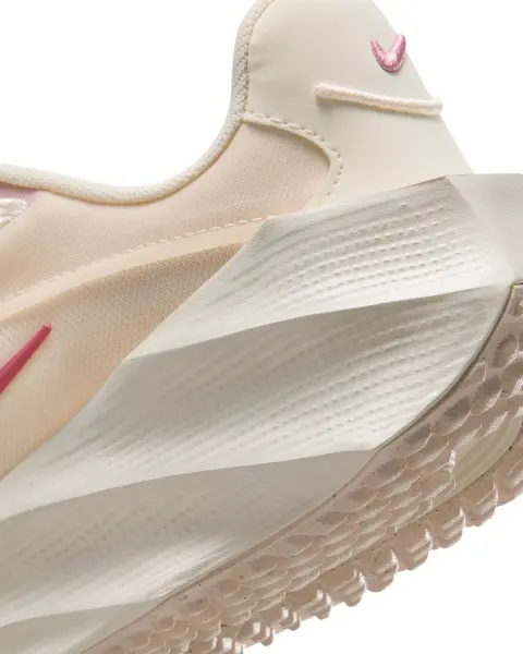 Кроссовки женские Nike AURA EDGE бежево-светло-розовые HQ7025-100