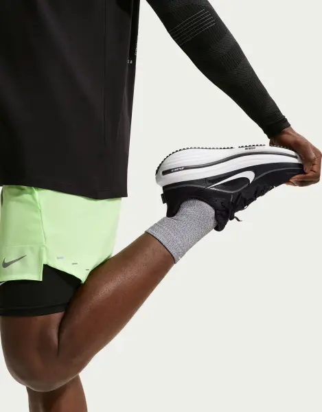 Кроссовки беговые Nike WINFLO 12 черно-белые HV9272-002