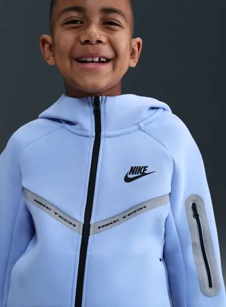 Толстовка подростковая Nike SPORTSWEAR TECH FLEECE FULL-ZIP REFLECTIVE ACCENTS голубая IM9154-468