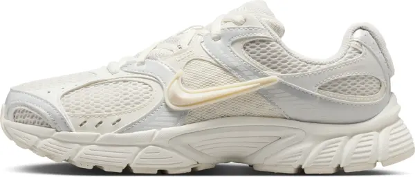 Кросівки жіночі Nike V5 RNR кремові IQ0276-030