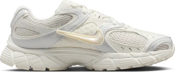 Кросівки жіночі Nike V5 RNR кремові IQ0276-030