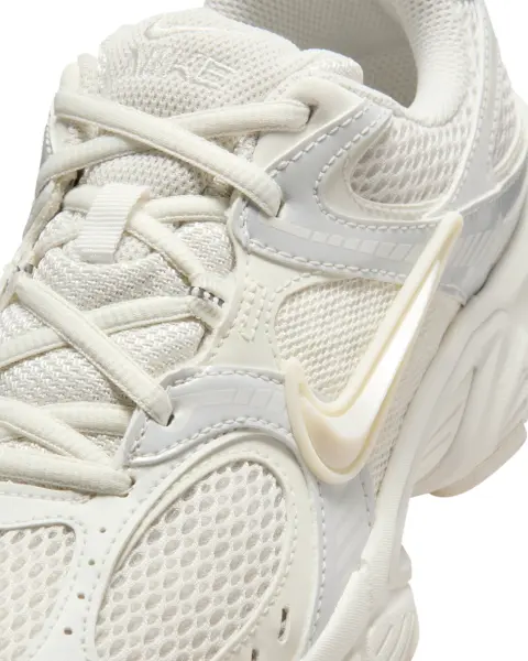 Кросівки жіночі Nike V5 RNR кремові IQ0276-030