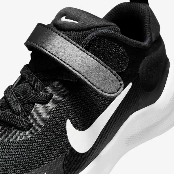 Кросівки дитячі Nike REVOLUTION 7 (PSV) чорно-білі FB7690-003