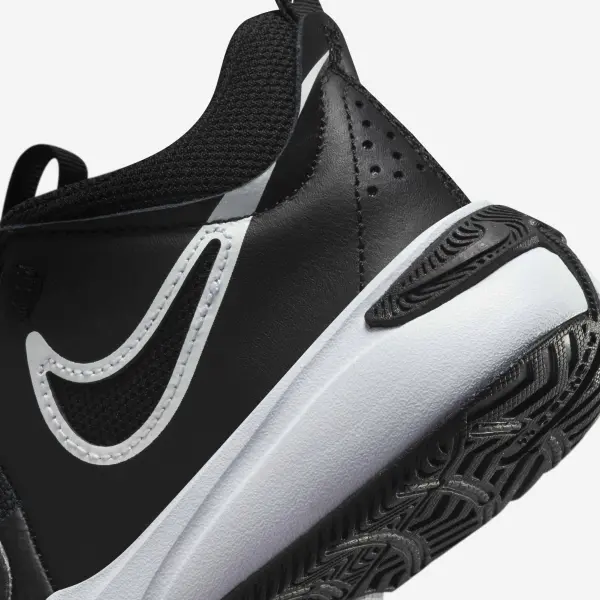 Кроссовки детские Nike TEAM HUSTLE D 11 (PS) черно-белые DV8994-002