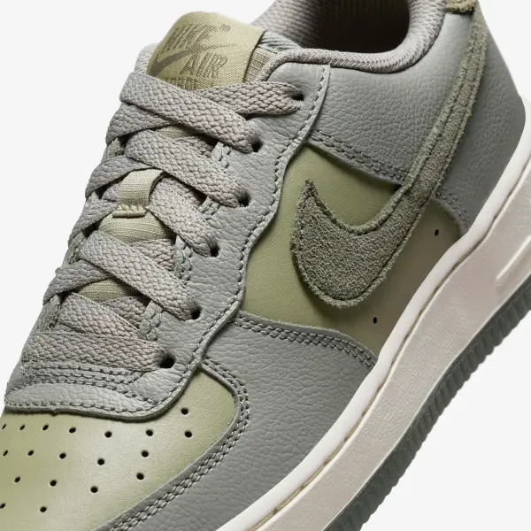 Кросівки підліткові Nike AIR FORCE 1 LV8 (GS) оливково-сірі FQ6948-001