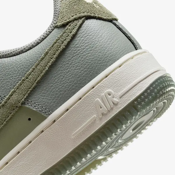 Кросівки підліткові Nike AIR FORCE 1 LV8 (GS) оливково-сірі FQ6948-001