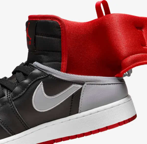 Кросівки підліткові Nike AIR JORDAN 1 HI FLYEASE (GS) сіро-чорно-червоні DC7986-010