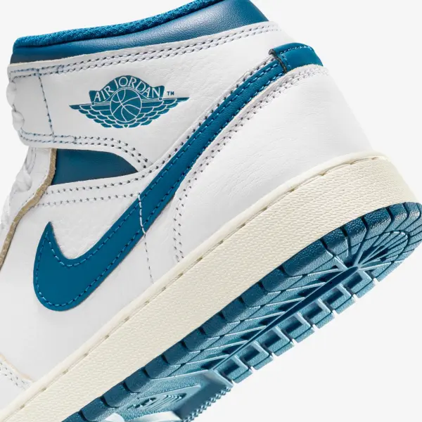 Кроссовки подростковые Nike JORDAN 1 MID SE (GS) бело-синие FN7432-141