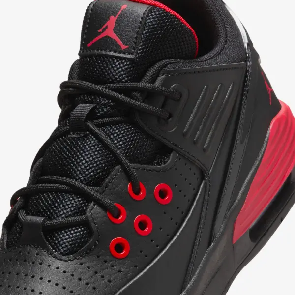 Кросівки підліткові Nike JORDAN MAX AURA 5 (GS) чорно-червоні DZ4352-006