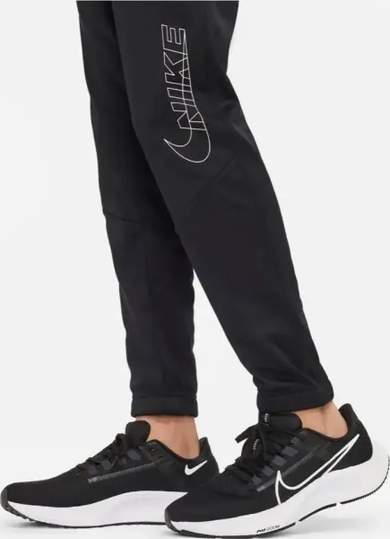 Спортивные штаны подростковые Nike THERMA-FIT GRAPHIC TAPERED черные DR8464-010