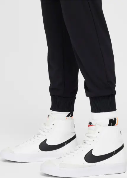 Спортивний костюм підлітковий Nike SPORTSWEAR CLUB чорно-червоно-білий FZ4906-010__FZ4911-010