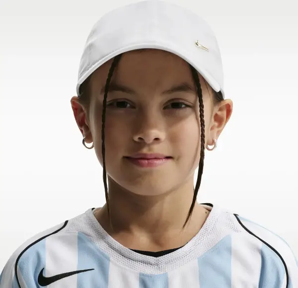 Бейсболка підліткова Nike DRI-FIT CLUB UNSTRUCTURED METAL SWOOSH біло-золота FB5064-101