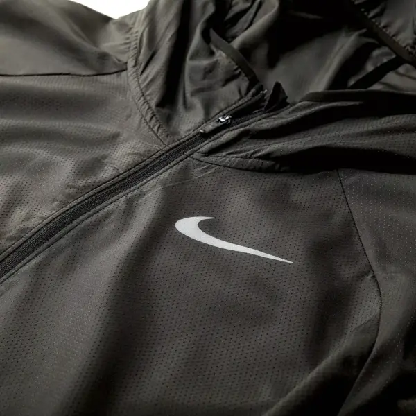 Ветровка Nike ESSENTIAL черная BV4870-010