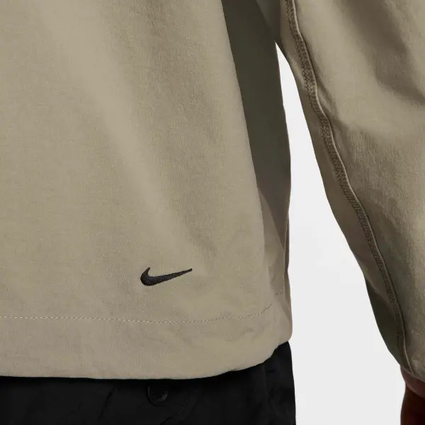 Вітровка Nike TECH WOVEN JACKET хакі HM7151-320