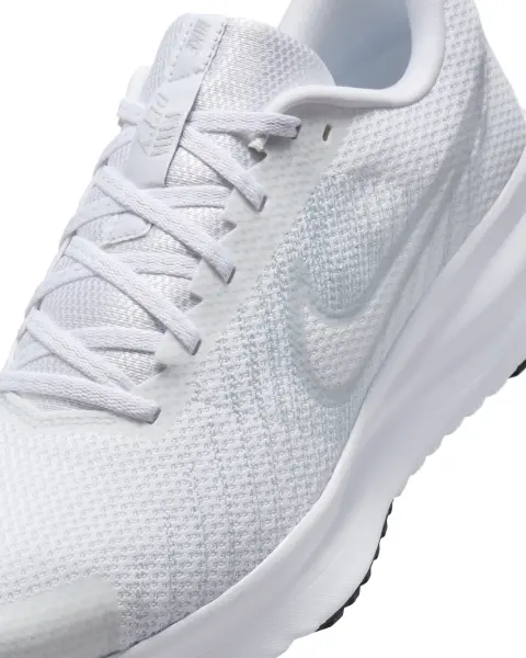 Кроссовки беговые Nike RUN DEFY белые HM9594-100