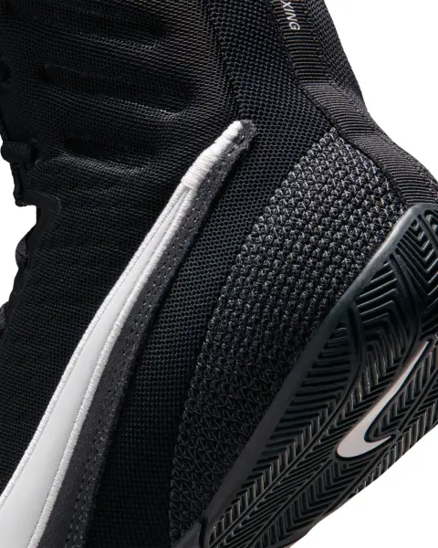 Боксерки Nike MACHOMAI 3 чорно-білі HF7333-001