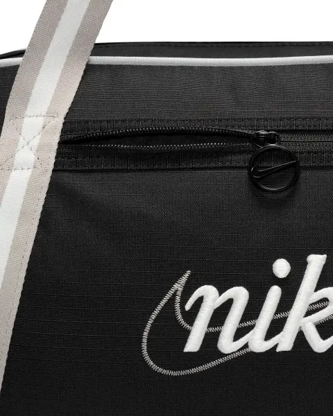 Сумка спортивна жіноча Nike GYM CLUB TRAINING RETRO 24L чорно-бежево-біла DH6863-014