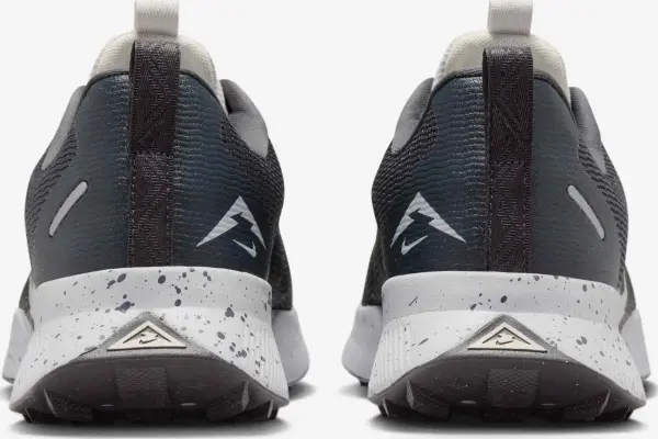 Кроссовки для трейлраннинга Nike JUNIPER TRAIL 3 темно-серо-бежевые FQ0904-003