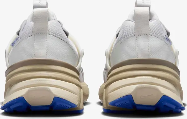 Кроссовки женские Nike V2K RUN GORE-TEX WATERPROOF светло-серо-бежевые FZ2622-002