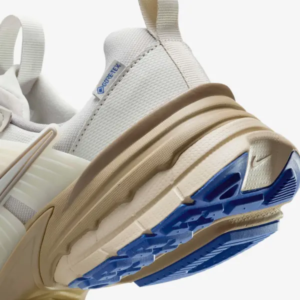 Кроссовки женские Nike V2K RUN GORE-TEX WATERPROOF светло-серо-бежевые FZ2622-002