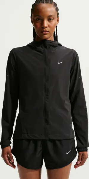 Вітровка для бігу жіноча Nike SWIFT REPEL PACKABLE чорна HQ0650-010