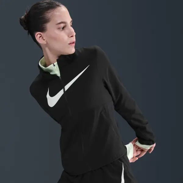 Ветровка для бега женская Nike TEMPO SWOOSH RUN DRI-FIT черная HV2647-010