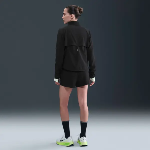 Ветровка для бега женская Nike TEMPO SWOOSH RUN DRI-FIT черная HV2647-010
