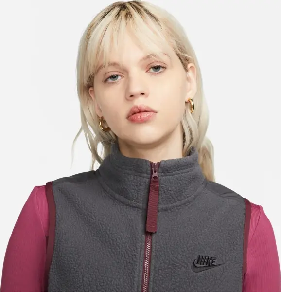 Жилетка жіноча Nike SPORTSWEAR SPORTS UTILITY сіро-бордова FD4238-060