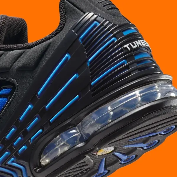Кросівки Nike AIR MAX PLUS 3 синьо-чорно-жовтогарячі DR8588-400