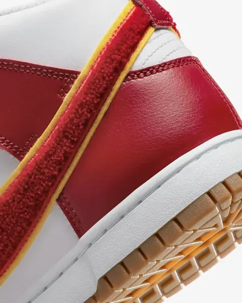 Кроссовки Nike DUNK HI RETRO UNIVERSITY красно-белые DR8805-101