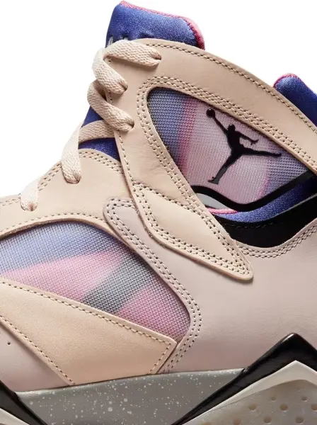 Кроссовки Nike JORDAN AIR 7 RETRO SE бежево-фиолетово-розовые DJ2636-204